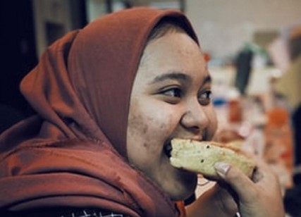 Read more about the article Panduan Lengkap Mengganti Utang Puasa: Qadha, Fidyah, atau Keduanya