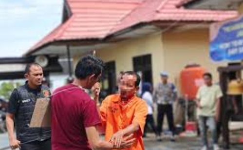 Read more about the article Seorang Petani Mengamuk Akibat Sering Dibully, Aniaya Warga Menggunakan Celurit