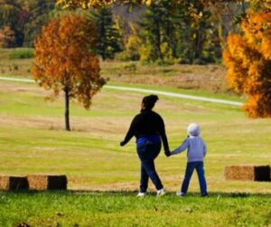 Read more about the article Bantu Tumbuh Kembang Anak, Ini 10 Aktivitas Sensorik-Motorik Balita